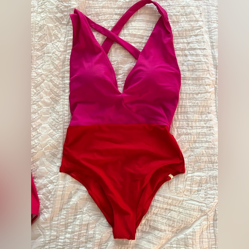 Summersalt size 6 criss cross swimsuit